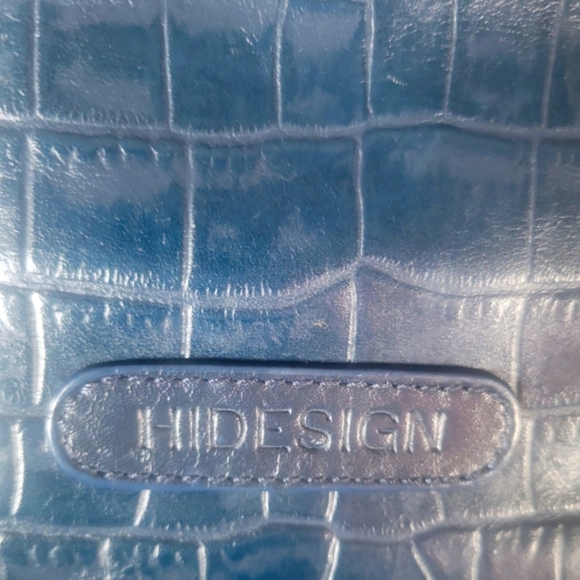 Hidesign Women's Elegant Blue  Croc-Embossed Leather Mini Handbag - Picture 4 of 8